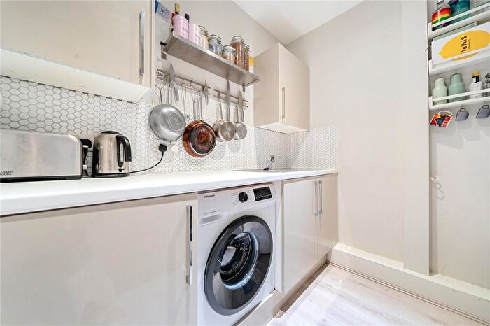 1 Bedroom Flat For Sale In High Street, Penge, London, SE20