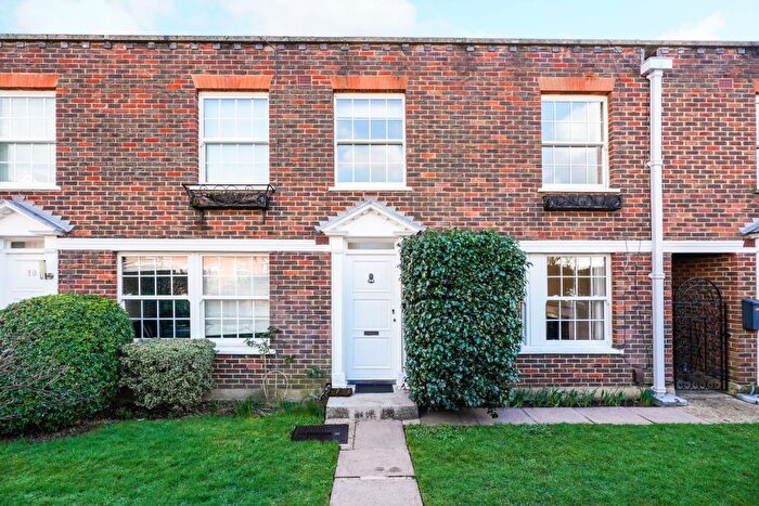3 Bedroom End Of Terrace House To Rent In Castle Road, Weybridge, Surrey, KT13