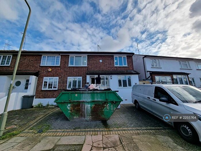 5 Bedroom Semi-Detached House To Rent In Howcroft Crescent, London, N3