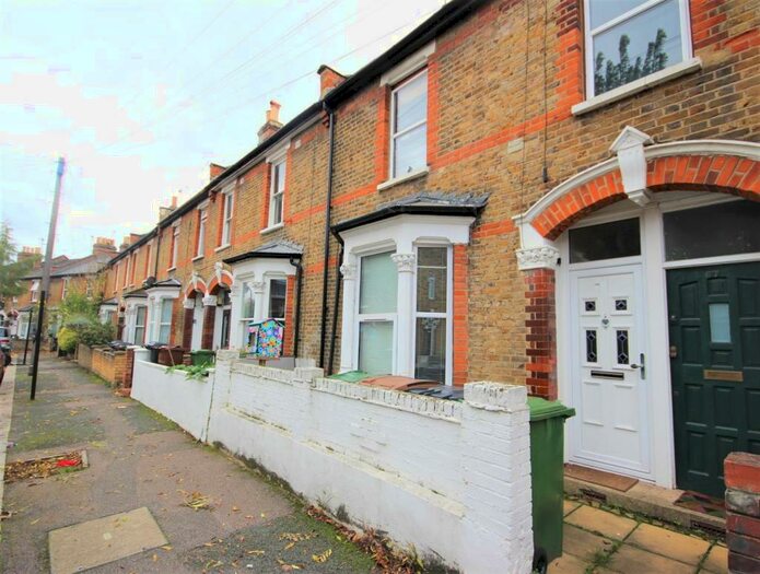 2 Bedroom Flat To Rent In Hove Avenue, London, E17