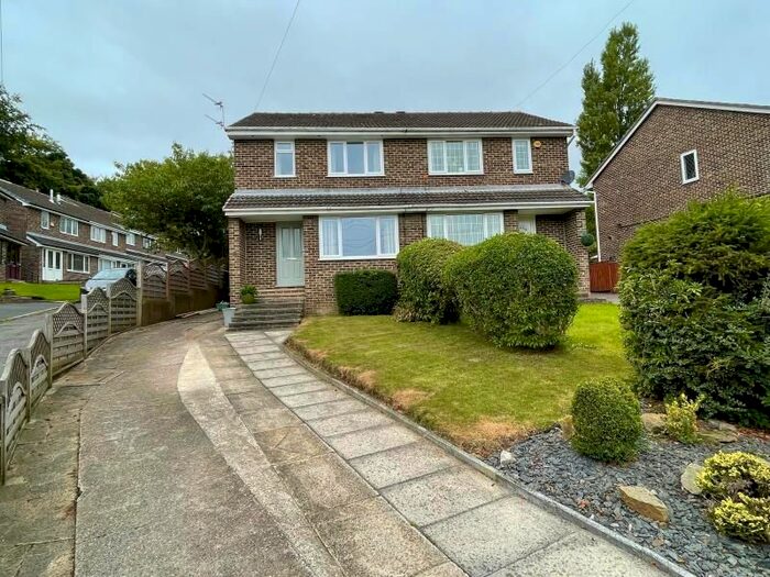 3 Bedroom Semi-Detached House To Rent In Oakdale Crescent, Huddersfield, HD3