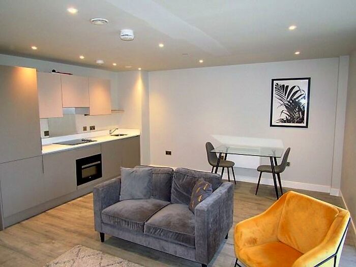 1 Bedroom Flat To Rent In Steel House, Slough, Berkshire, SL2