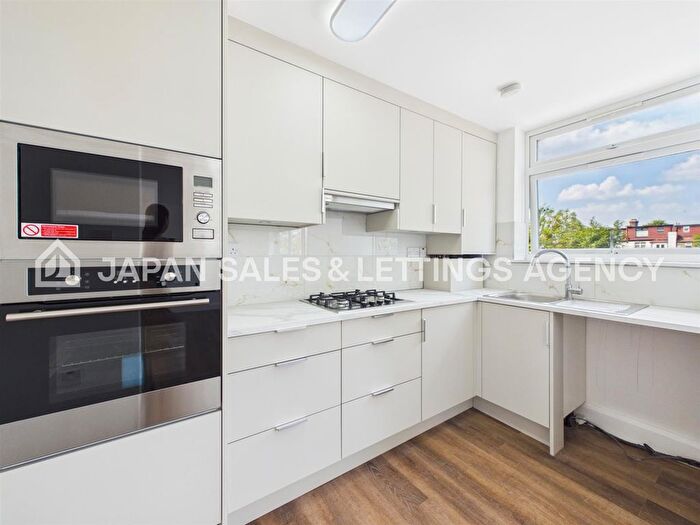 2 Bedroom Flat To Rent In Hollywood Court, Inglis Road, Ealing, W5