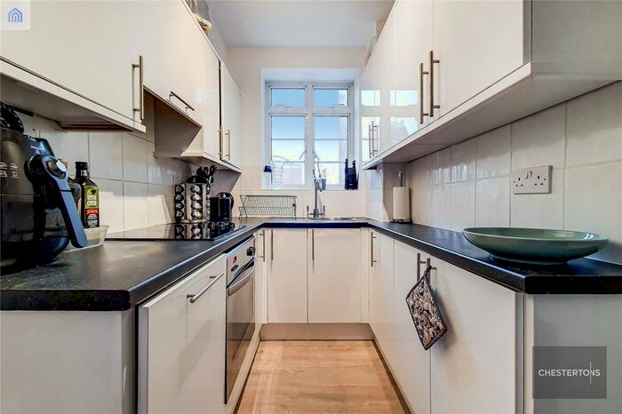 2 Bedroom Flat To Rent In Latymer Court, Hammersmith Road, W6