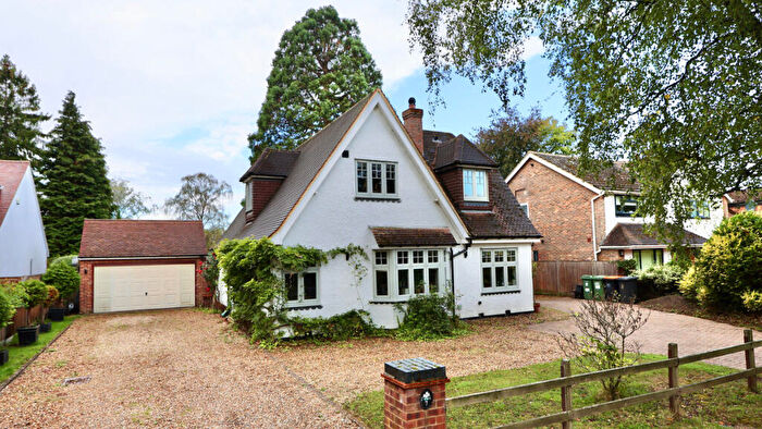 4 Bedroom Detached House For Sale In Holywell Close, Studham, Dunstable, LU6