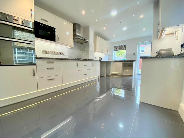 3 Bedroom Terraced House To Rent In Kingsley Road, London, E17