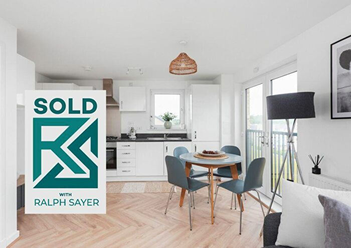 2 Bedroom Flat For Sale In / Goldcrest Place, East Craigs, Edinburgh, EH4
