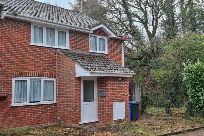 2 Bedroom Property To Rent In Compass Field, Hook, RG27