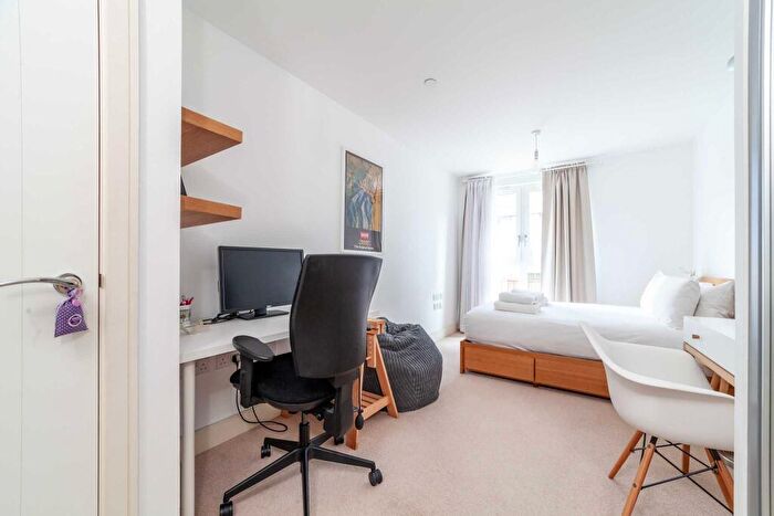 1 Bedroom Flat To Rent In Queensland Road, London, N7