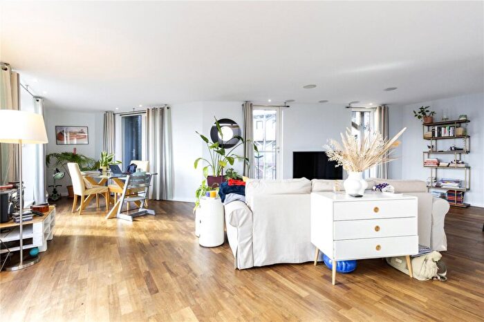 2 Bedroom Apartment To Rent In Islington On The Green, A Islington Green, Angel, Islington, London, N1