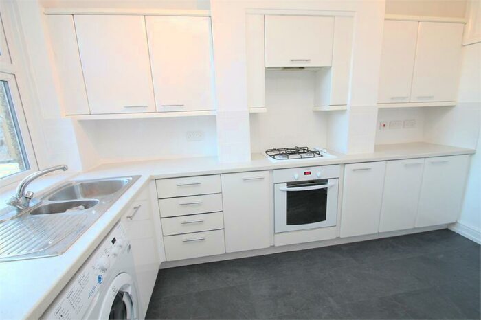 2 Bedroom Maisonette To Rent In The Grangeway, N21