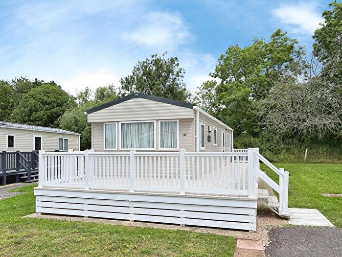 2 Bedroom Lodge For Sale In Willow View, Cotswold Hoburne, Cotswold Lakes, GL7