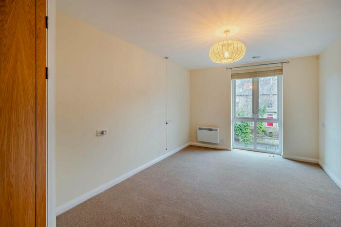 2 Bedroom Flat For Sale In Greaves Road, Lancaster, LA1