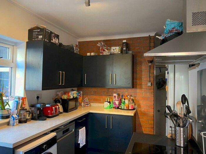 5 Bedroom Semi-Detached House To Rent In Hawksworth Road, West Bridgford, NG2