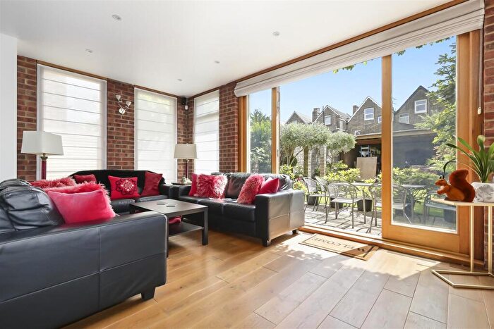 4 Bedroom Semi-Detached House For Sale In Osborne Road, Stroud Green, N4