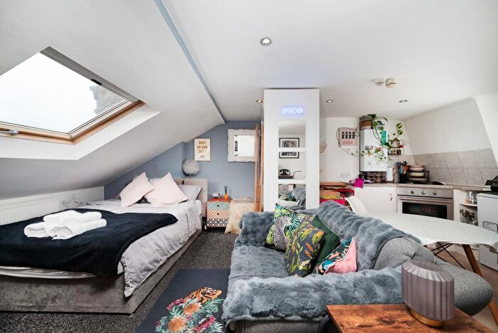 1 Bedroom Flat To Rent In Killyon Terrace, London, SW8