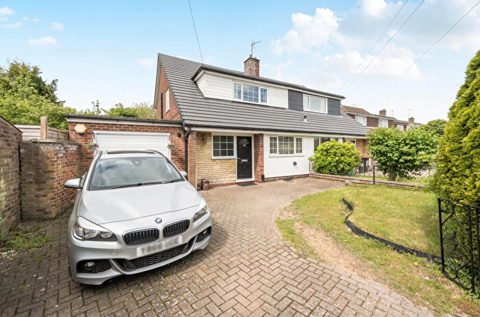 3 Bedroom Semi Detached House For Sale In Dalling Drive, Houghton Regis, Dunstable, LU5