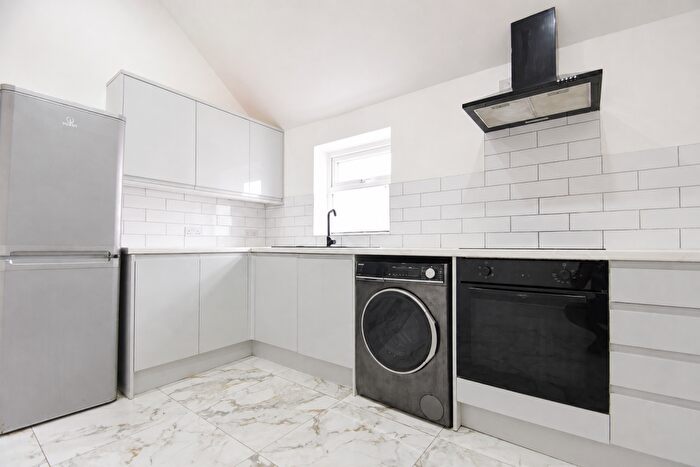 4 Bedroom Flat To Rent In City Road, Cardiff, CF24