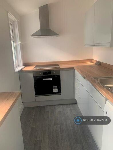 4 Bedroom Semi-Detached House To Rent In County Road, Ormskirk, L39