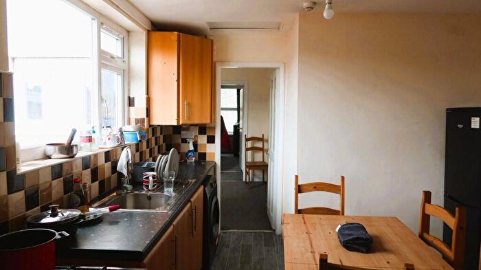 2 Bedroom Flat To Rent In Gregory Boulevard, Hyson Green, NG7