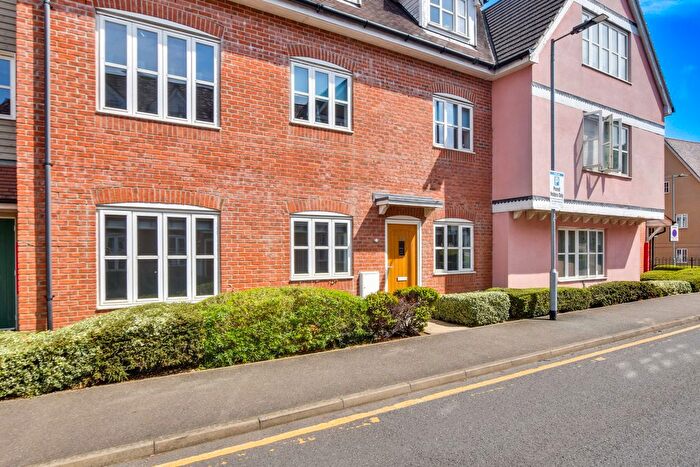 2 Bedroom Flat To Rent In White Hart Way, Great Dunmow, CM6