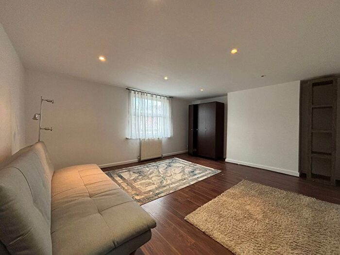 2 Bedroom Flat To Rent In Lee High Road, London, SE13