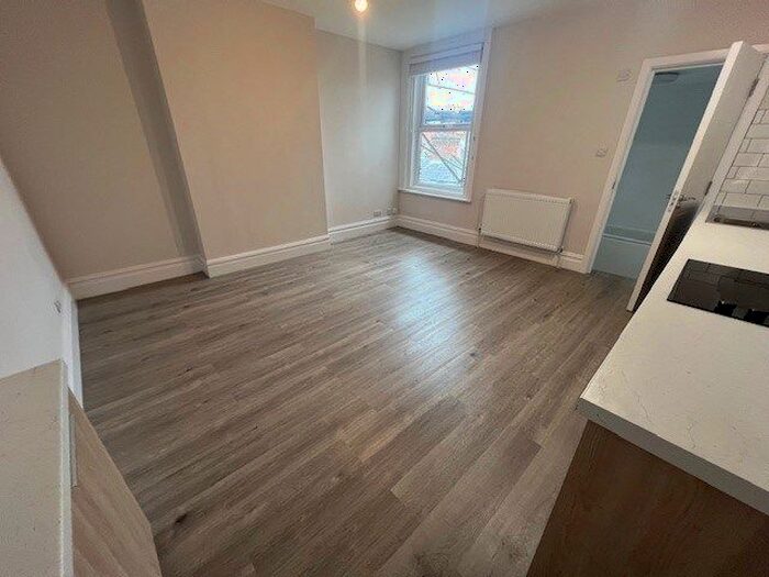 1 Bedroom Studio To Rent In Poole Road, Bournemouth, BH4