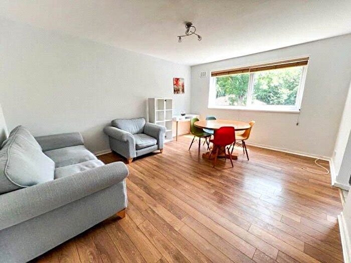 2 Bedroom Flat To Rent In Brooklands Road, Sale, M33