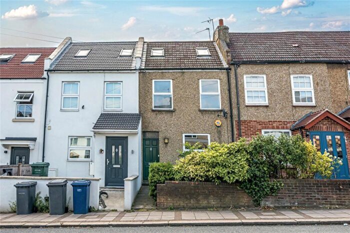 3 Bedroom Terraced House For Sale In Oakleigh Road North, London, N20