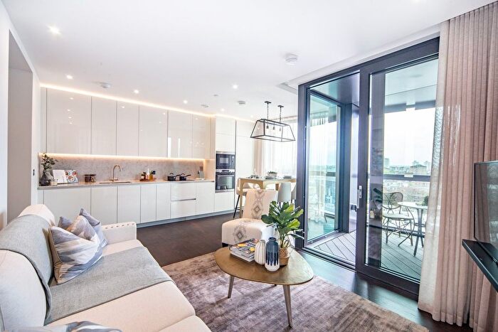 2 Bedroom Flat To Rent In Thornes House, Charles Clowes Wal, Nine Elms, Wandsworth, London, SW11