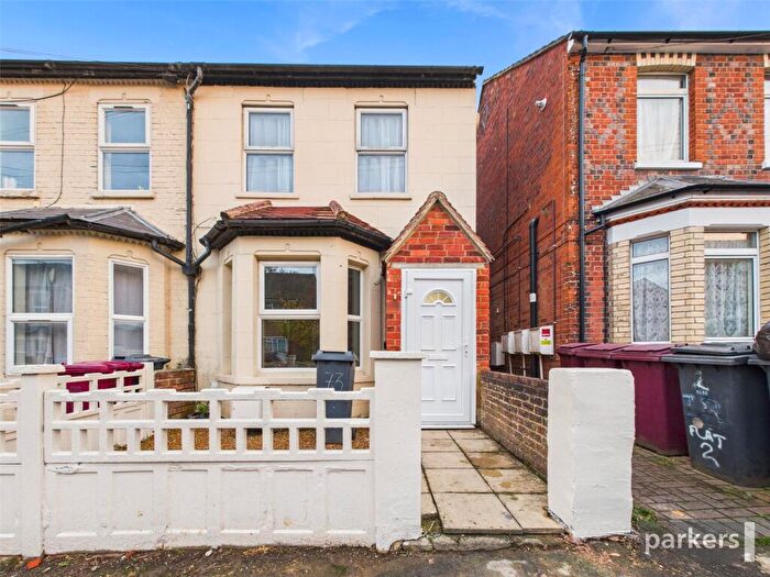 3 Bedroom End Of Terrace House For Sale In Beecham Road, Reading, Berkshire, RG30