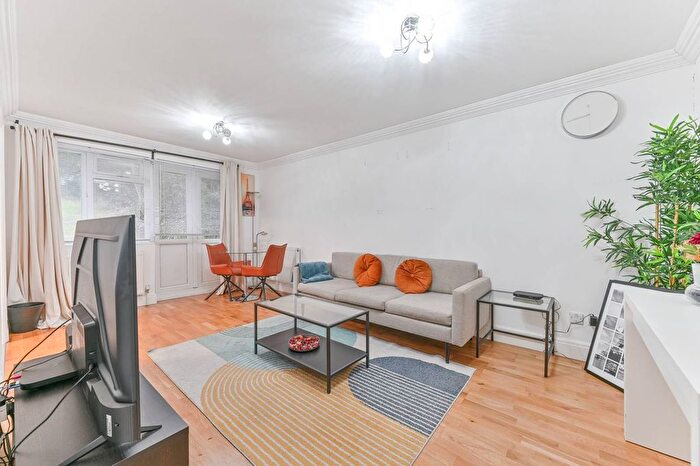 2 Bedroom Flat To Rent In South Norwood Hill, South Norwood, London, SE25