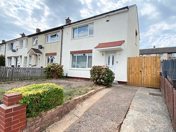 2 Bedroom End Of Terrace House For Sale In Eton Avenue, Huddersfield, HD5