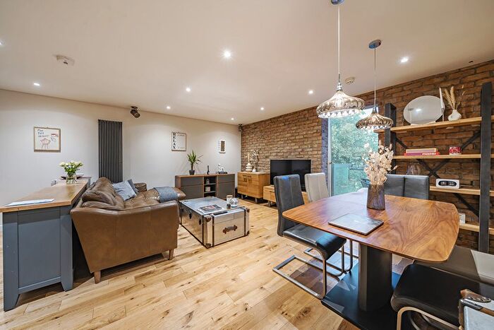 2 Bedroom Flat For Sale In Bermondsey Square, London, SE1