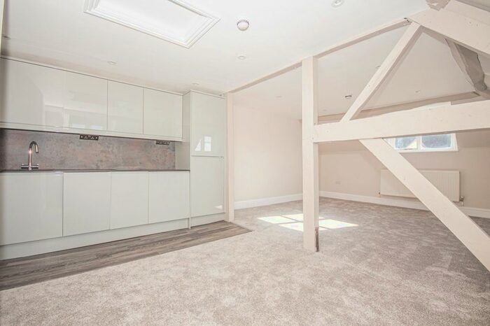 1 Bedroom Terraced House To Rent In High Street, Warwick, Warwickshire, CV34