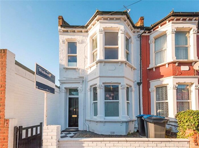3 Bedroom Apartment For Sale In Osborne Road, London, NW2