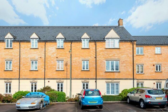 2 Bedroom Apartment To Rent In Harvest Way, Witney, OX28