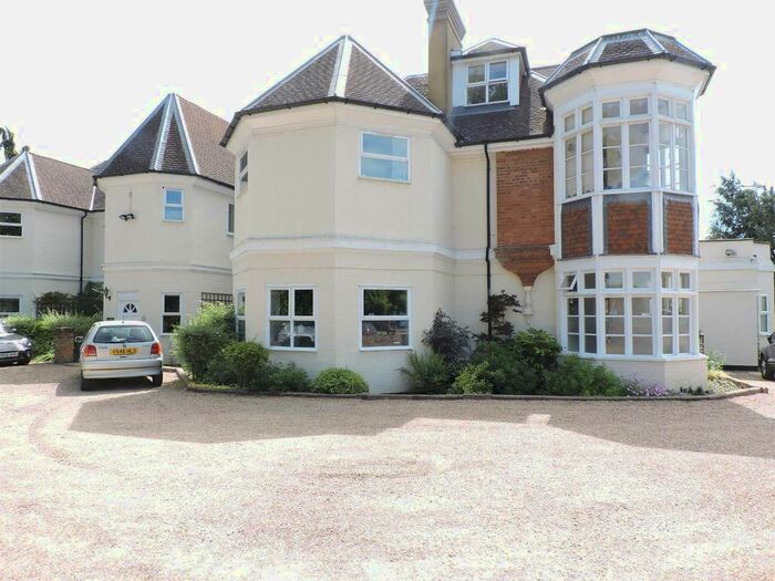 1 Bedroom Flat To Rent In Tower House, Byfleet, KT14