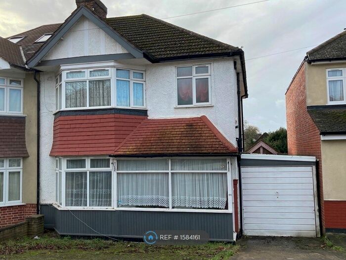 3 Bedroom Semi-Detached House To Rent In Kingsmere Park, Kingsbury, NW9