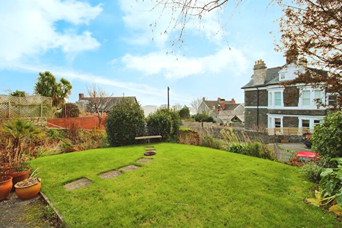 2 Bedroom Flat For Sale In Clive Crescent, Penarth, CF64