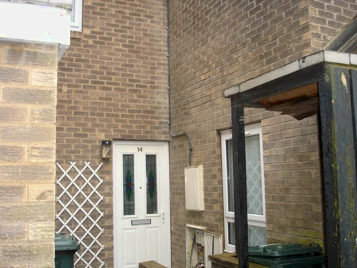 2 Bedroom Flat To Rent In Durkheim Court, Bradford, West Yorkshire, BD3