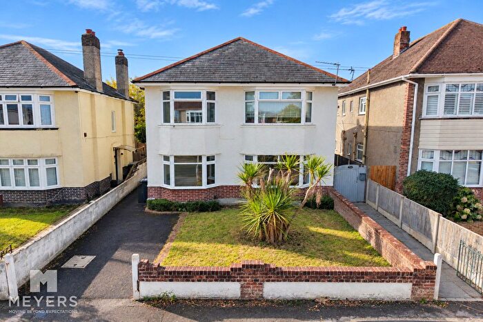 2 Bedroom Flat For Sale In Rushmere Road, Bournemouth, BH6