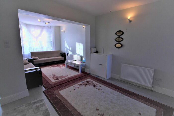 4 Bedroom Property To Rent In Lowden Road, London, N9