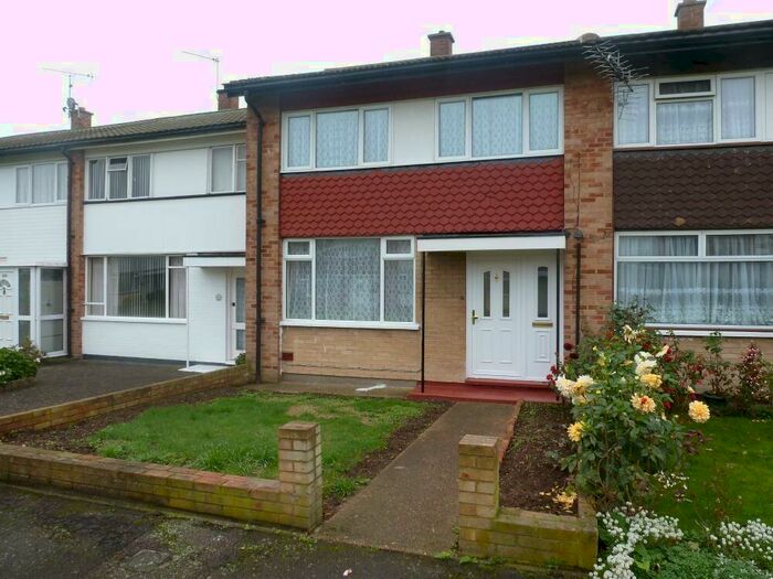 3 Bedroom Terraced House To Rent In Parlaunt Road, Slough, SL3