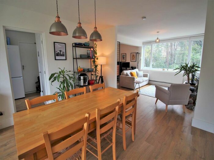 2 Bedroom Flat To Rent In Surrey Road, Westbourne, Bournemouth, BH4