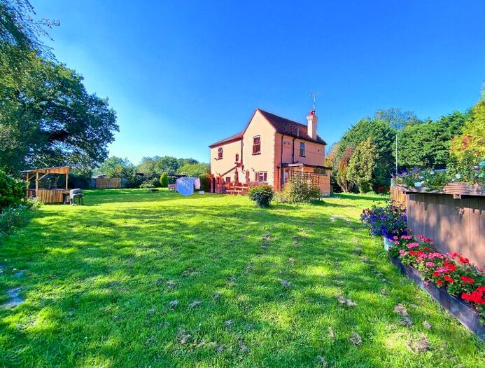 4 Bedroom Property To Rent In Guildford Road, Normandy, GU3