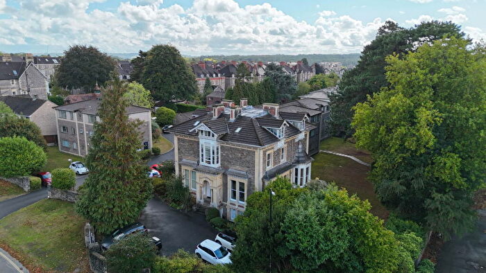 2 Bedroom Apartment For Sale In Stoke Hill, Bristol, BS9