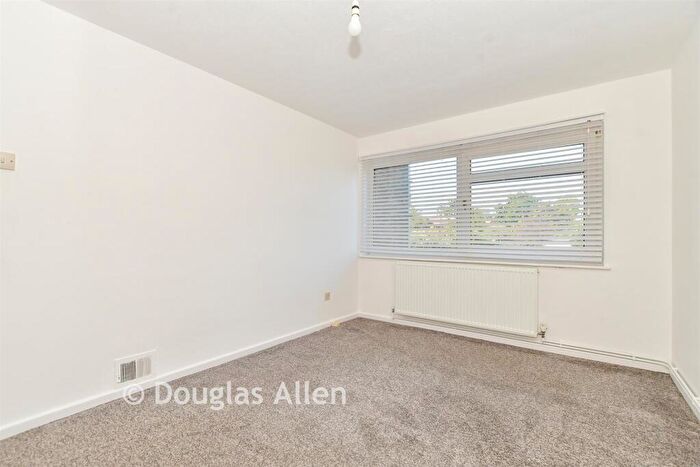 1 Bedroom Flat For Sale In Upminster Road, Hornchurch, Essex, RM11