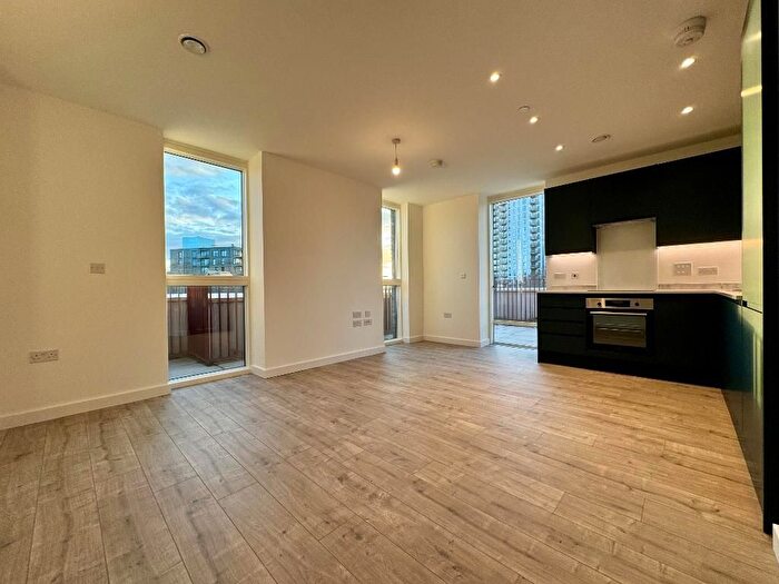 2 Bedroom Flat To Rent In Munton Road, Elephant Amp; Castle, London, SE17