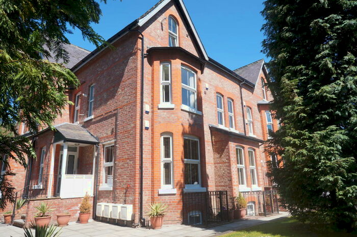 2 Bedroom Apartment To Rent In Old Lansdowne Road, West Didsbury, M20